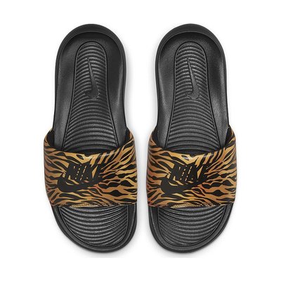 Фото Женские шлепанцы W NIKE VICTORI ONE SLIDE PRINT CN9676-010 195866176393 1