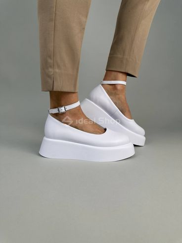 Туфлі жіночі шкіряні білого кольору на платформі