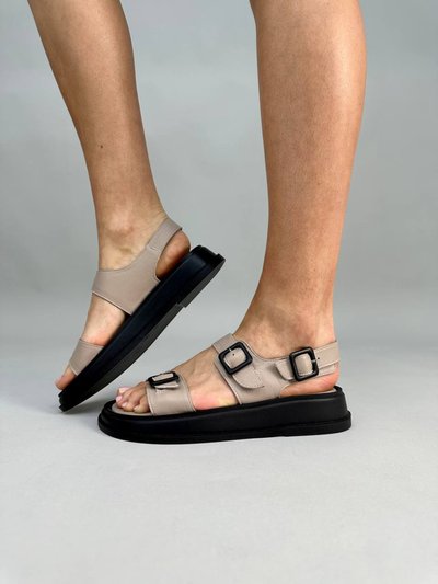 Foto Skórzane beżowe sandały damskie z czarną podeszwą 6716-2/39 1