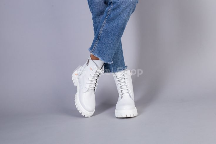 Фото Ботинки женские кожаные белые, на шнурках и с замком, на байке 6701д/36 3