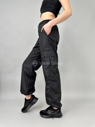 Кросівки жіночі з нейлону чорного кольору зі вставками шкіри та замші.