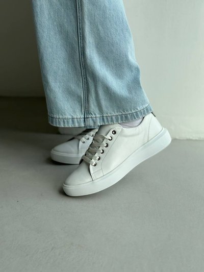 Skórzane sneakersy damskie w kolorze białym na białej podeszwie 36 (23,5 cm)