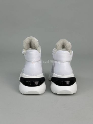 Кросівки жіночі шкіряні білого кольору зимові