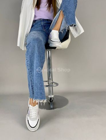 Кроссовки женские кожаные белого цвета с цветными вставками