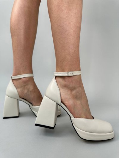 Skórzane buty damskie w kolorze mlecznym na obcasie 36 (23,5 cm)