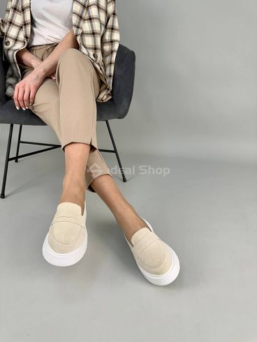 Лофери жіночі замшеві пісочного кольору на білій підошві 38 (24.5-25 см)
