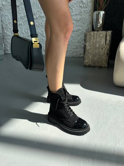 Фото Черевики жіночі замшеві чорного кольору з лаковим носком демісезонні 5514-3д/36 1