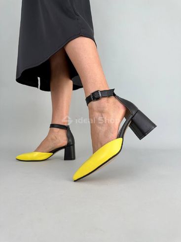 Чорні шкіряні туфлі з жовтим носком каблук 6 см 36 (23,5 см)