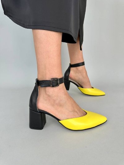 Чорні шкіряні босоніжки з жовтим носком підбори 6 см