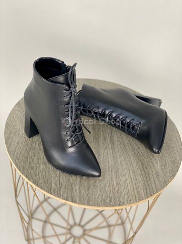 Фото Ботильоны женские кожаные черного цвета на каблуке со шнуровкой демисезонные 9938д/41 9