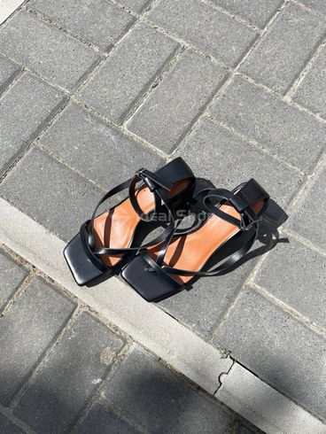 Фото Босоножки женские кожаные черные на небольшом каблуке 9400/39 9