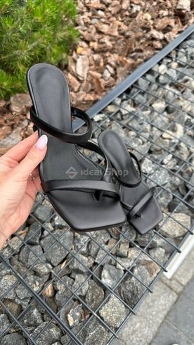 Фото Босоножки женские кожаные черного цвета на каблуке 8500-1/35 12