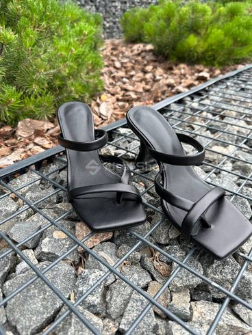 Фото Босоножки женские кожаные черного цвета на каблуке 8500-1/35 10