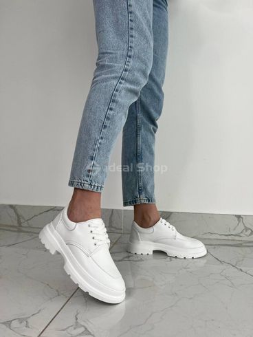 Туфлі жіночі шкіряні білого кольору на шнурках