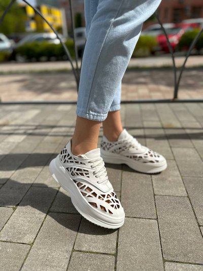 Skórzane sneakersy damskie białe z perforacją 37 (24 cm)