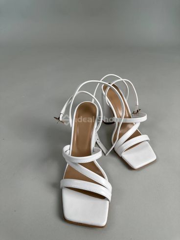 Туфли женские кожаные белого цвета на каблуке 35 (23,5 см)