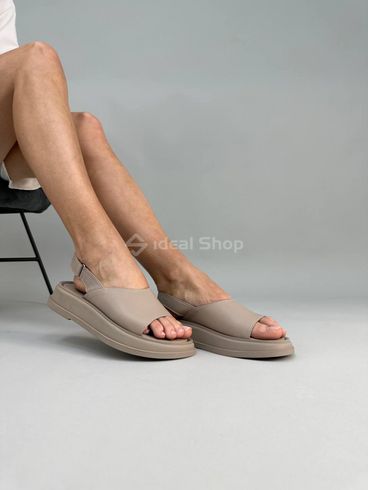 Foto Skórzane beżowe sandały damskie z zapięciem na rzepy 6703/36 4