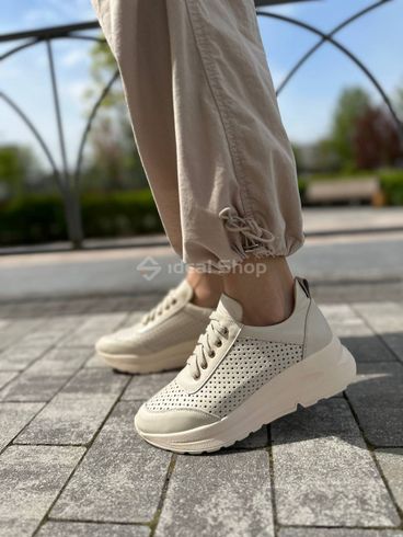 Кросівки жіночі шкіряні бежеві з перфорацією 37 (24 см)