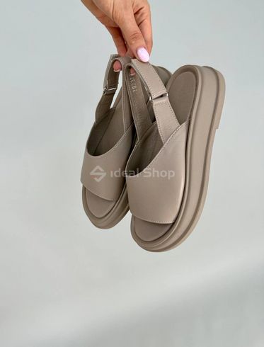 Foto Skórzane beżowe sandały damskie z zapięciem na rzepy 6703/36 15
