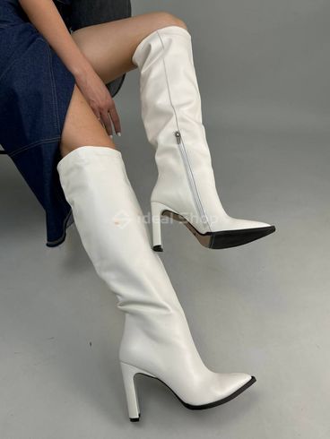Фото Сапоги женские кожаные молочного цвета на каблуках демисезонные 2704д/36 2