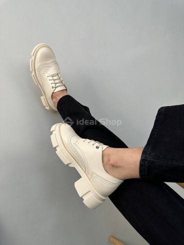 Туфлі жіночі шкіряні бежеві на шнурках