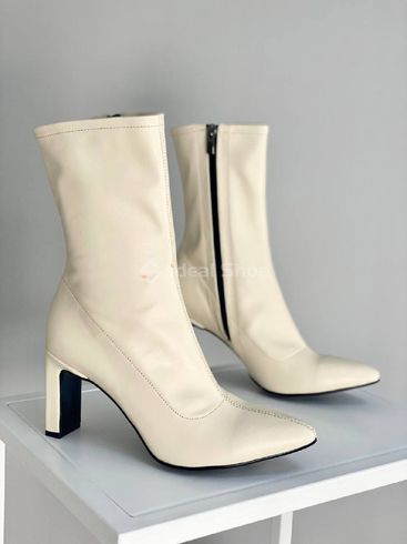 Фото Ботинки женские кожаные молочные на каблуке демисезонные 8520-1д/35 8