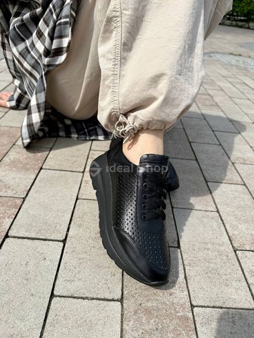 Skórzane czarne sneakersy damskie z perforacją 37 (24 cm)