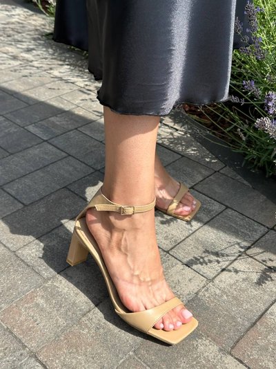 Foto Beżowe skórzane sandały damskie na obcasie 9511-1/39 1