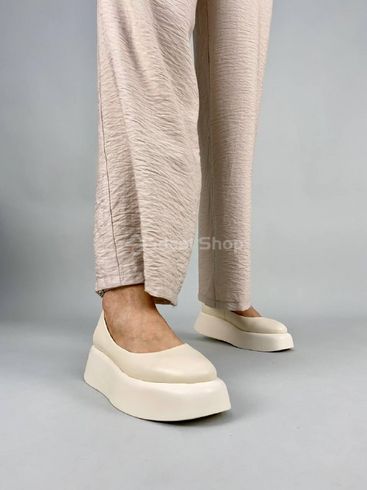 Туфлі жіночі шкіряні молочного кольору на платформі