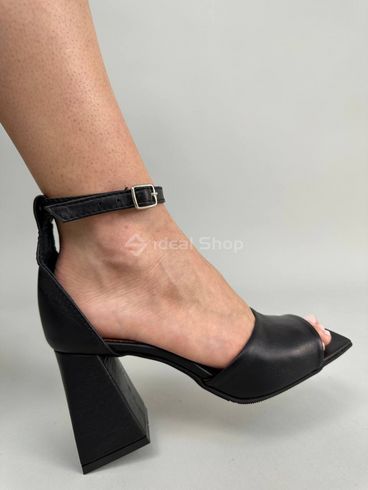 Foto Damskie skórzane sandały w kolorze czarnym 5502-1/38 5