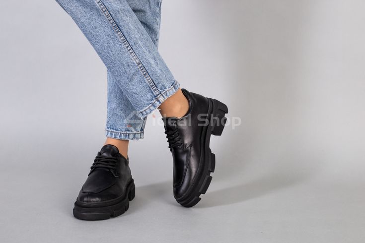 Лофери жіночі шкіряні чорного кольору на шнурках 39 (25.5 см)