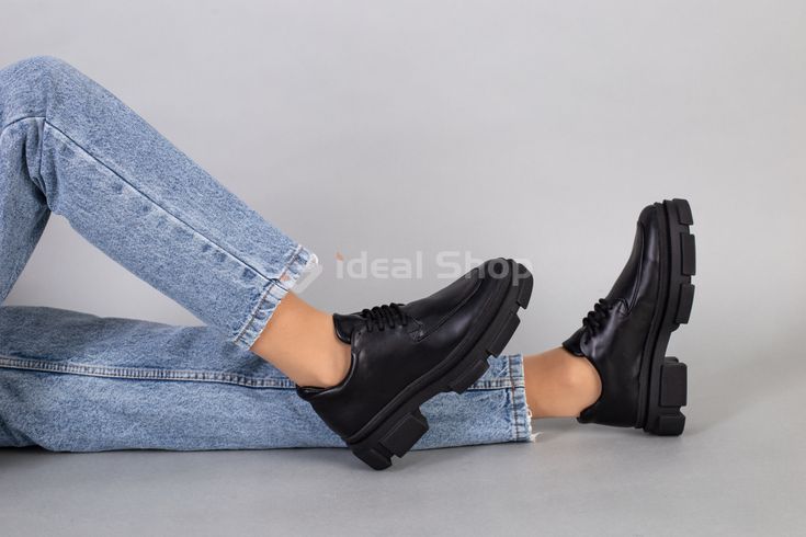 Лофери жіночі шкіряні чорного кольору на шнурках 39 (25.5 см)
