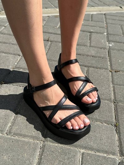 Foto Czarne skórzane sandały damskie z czarną podeszwą 3301-1/39 1