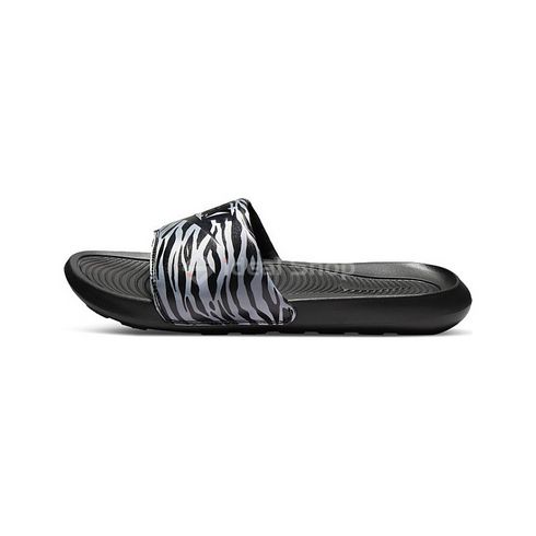 Фото Женские шлепанцы W NIKE VICTORI ONE SLIDE PRINT CN9676-011 195866176485 2