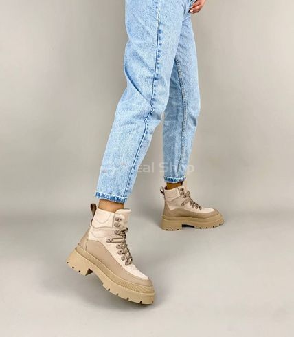 Фото Ботинки женские из нубука цвета латте с вставками кожи демисезонные 6610д/36 5