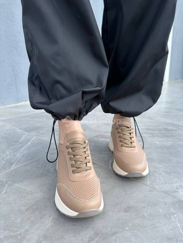 Skórzane sneakersy damskie w kolorze beżowym z perforacją na grubej podeszwie 41 (26.5 cm)