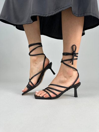 Foto Skórzane sandały damskie czarne z wiązanymi obcasami 4901/37 1
