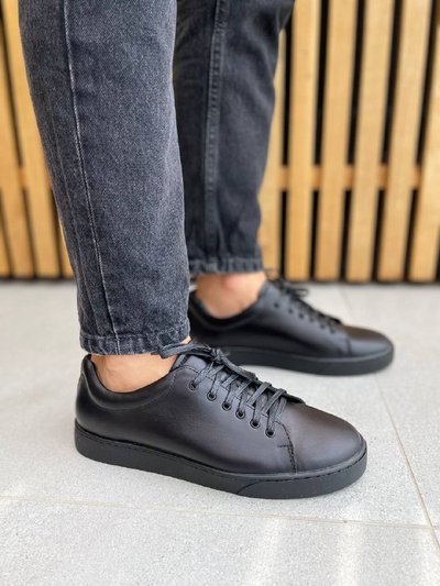 Czarne skórzane sneakersy męskie na czarnej podeszwie 40 (26.5 cm)