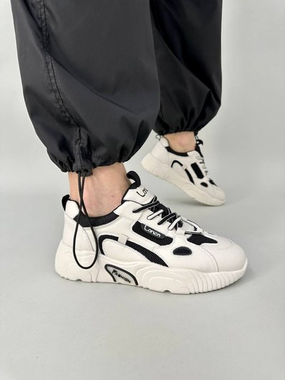 Кросівки жіночі шкіряні світло-бежеві з чорними вставками сітки 36 (23 см)