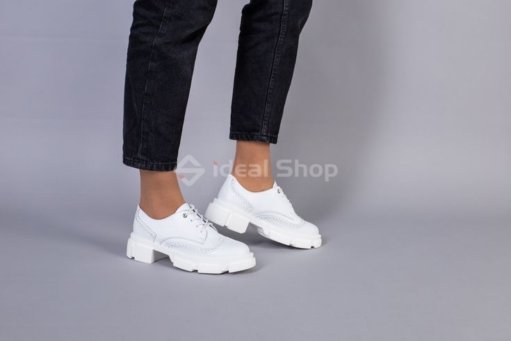 Туфлі жіночі шкіряні білі на шнурках