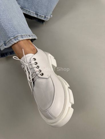 Туфлі жіночі шкіряні білі на шнурках без підборів