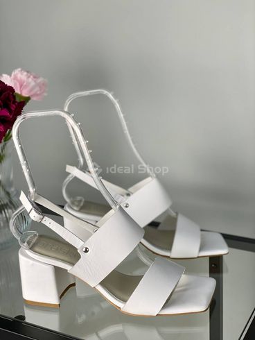 Foto Damskie skórzane białe sandały na małym obcasie 9443/36 12