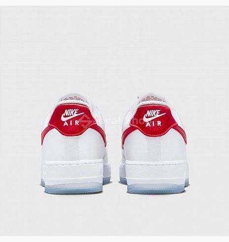 Damskie trampki NIKE W AIR FORCE 1 07 ESS SNKR DX6541-100 - 37.5